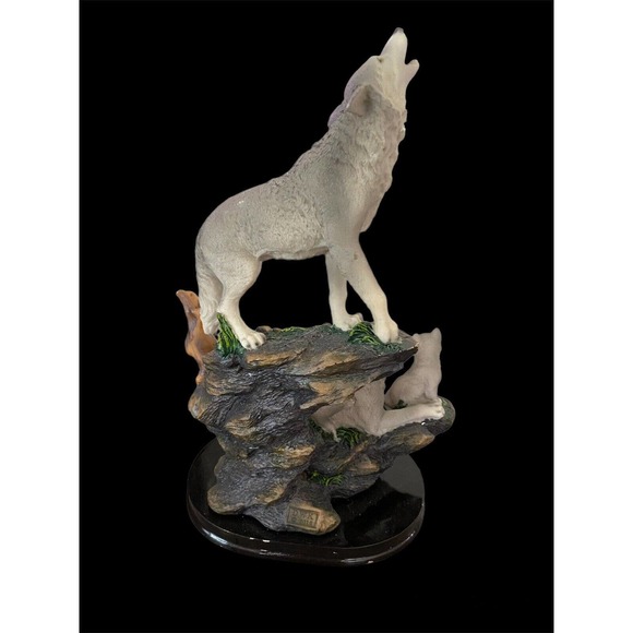 DWK World Of Wonders Wolf Pack & Cubs Figurine Statue On Wooden Base. - Picture 2 of 5